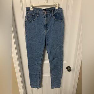 BDG Girlfriend High-Rise Jean - Light Wash, Size 31